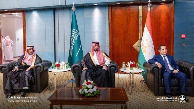 سمو أمين المنطقة الأمير د. فيصل بن عيّاف يحضر حفل سفارة جمهورية طاجكستان لدى المملكة العربية السعودية بمناسبة ذكرى اليوم الوطني لبلادها سمو أمين المنطقة الأمير د. فيصل بن عيّاف يحضر حفل سفارة جمهورية طاجكستان لدى المملكة العربية السعودية بمناسبة ذكرى اليوم الوطني لبلادها