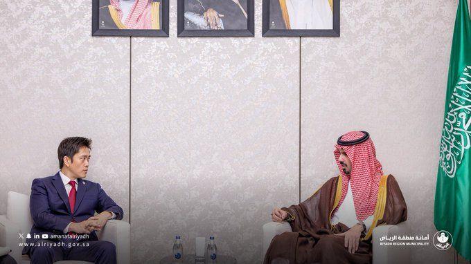 His Royal Highness the Mayor of Riyadh, Prince Dr. Faisal bin Ayyaf, met with Mr. Hirofumi Yoshimura, Governor of Osaka Prefecture, and Mr. Hideyuki Yokoyama, Mayor of Osaka City, during his official visit to Japan. His Royal Highness the Mayor of Riyadh, Prince Dr. Faisal bin Ayyaf, met with Mr. Hirofumi Yoshimura, Governor of Osaka Prefecture, and Mr. Hideyuki Yokoyama, Mayor of Osaka City, during his official visit to Japan.