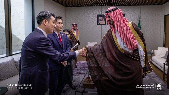 His Royal Highness the Mayor of Riyadh, Prince Dr. Faisal bin Ayyaf, met with Mr. Hirofumi Yoshimura, Governor of Osaka Prefecture, and Mr. Hideyuki Yokoyama, Mayor of Osaka City, during his official visit to Japan. His Royal Highness the Mayor of Riyadh, Prince Dr. Faisal bin Ayyaf, met with Mr. Hirofumi Yoshimura, Governor of Osaka Prefecture, and Mr. Hideyuki Yokoyama, Mayor of Osaka City, during his official visit to Japan.