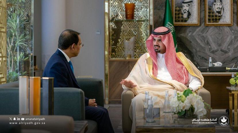 His Highness Prince Dr. Faisal bin Ayyaf, Mayor of Riyadh Region, receives H.E. Ahmed Sareer, Ambassador Extraordinary and Plenipotentiary of the Republic of Maldives to the Kingdom. His Highness Prince Dr. Faisal bin Ayyaf, Mayor of Riyadh Region, receives H.E. Ahmed Sareer, Ambassador Extraordinary and Plenipotentiary of the Republic of Maldives to the Kingdom.