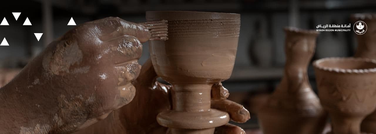 أمانة منطقة الرياض تقيم ملتقى معسكر «في يدي حرفة» بالتعاون مع وزارة الثقافة وجمعية سفراء التراث