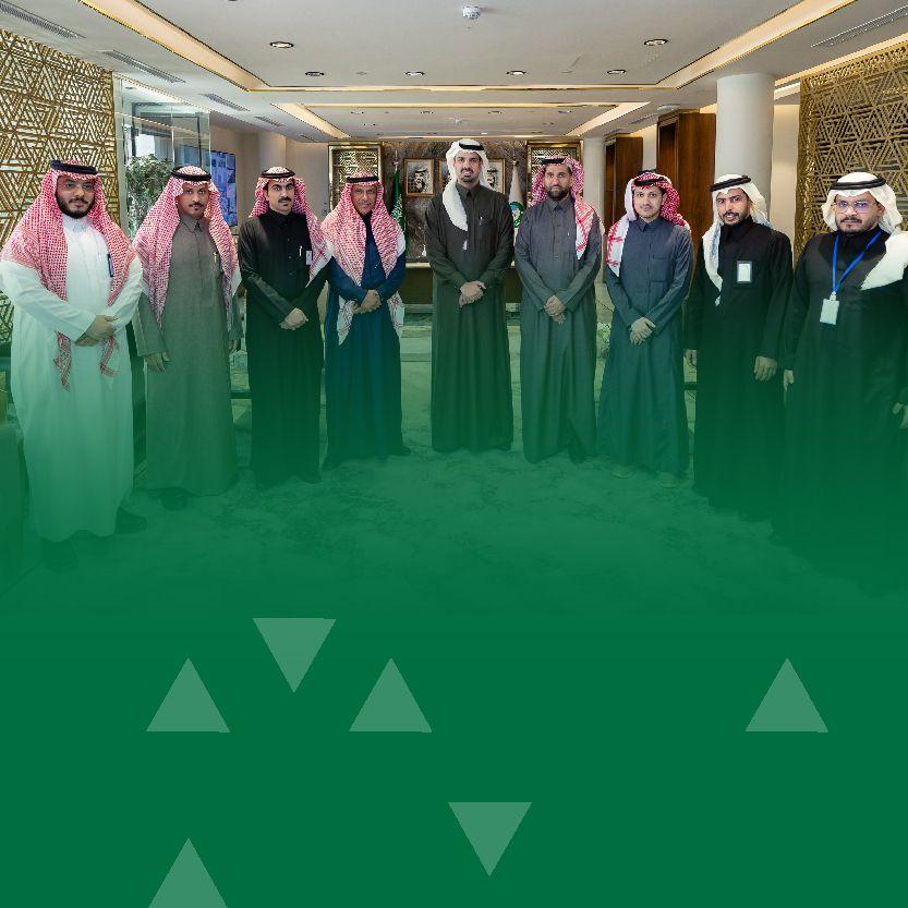 سمو أمين منطقة الرياض يكرم فريق العمل المساهم في إنجاز الأعمال الإنشائية بمشروع تطوير طريق النفود