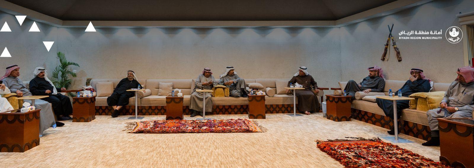 جلسة حوارية بعنوان "الاستقراء المالي" في ديوانية الغالين عليشة